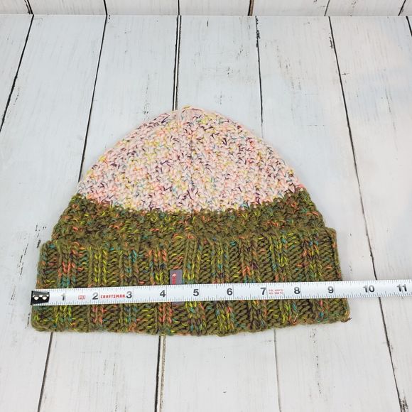 Buff Women's Cable Knit Beanie Cap Hat Pink Green Primaloft Polyester WInter - Picture 9 of 9